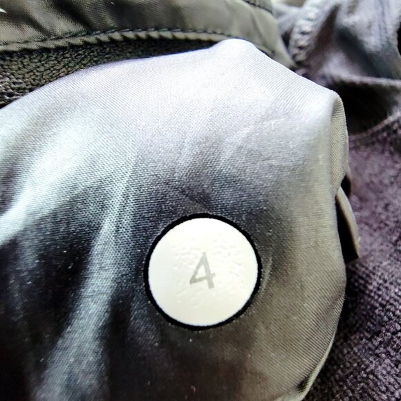 Lululemon Women's Black RUN: Gus Buster Sleeveless Full-Zip Vest Size 4 - Picture 11 of 12